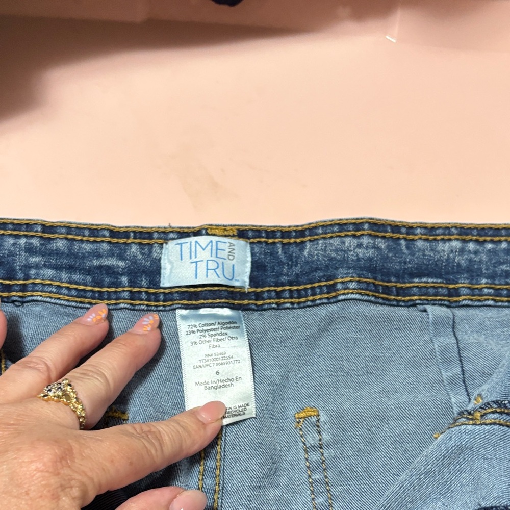 Time and Tru Women's Classic Blue Cropped Jeans